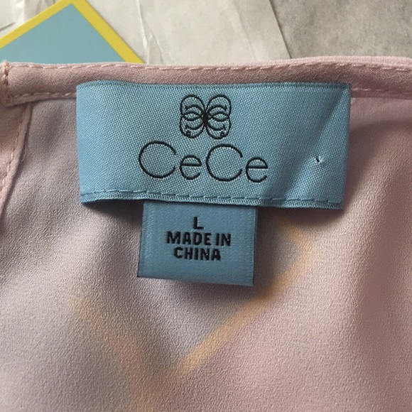 NWT CeCe ruffled cold shoulder top - Picture 5 of 7